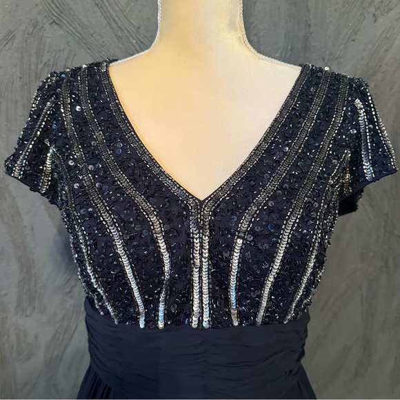 Womens JS Collection Gown/ Mother of the Bride Size 14 Navy Blue, Embellished - Picture 4 of 7